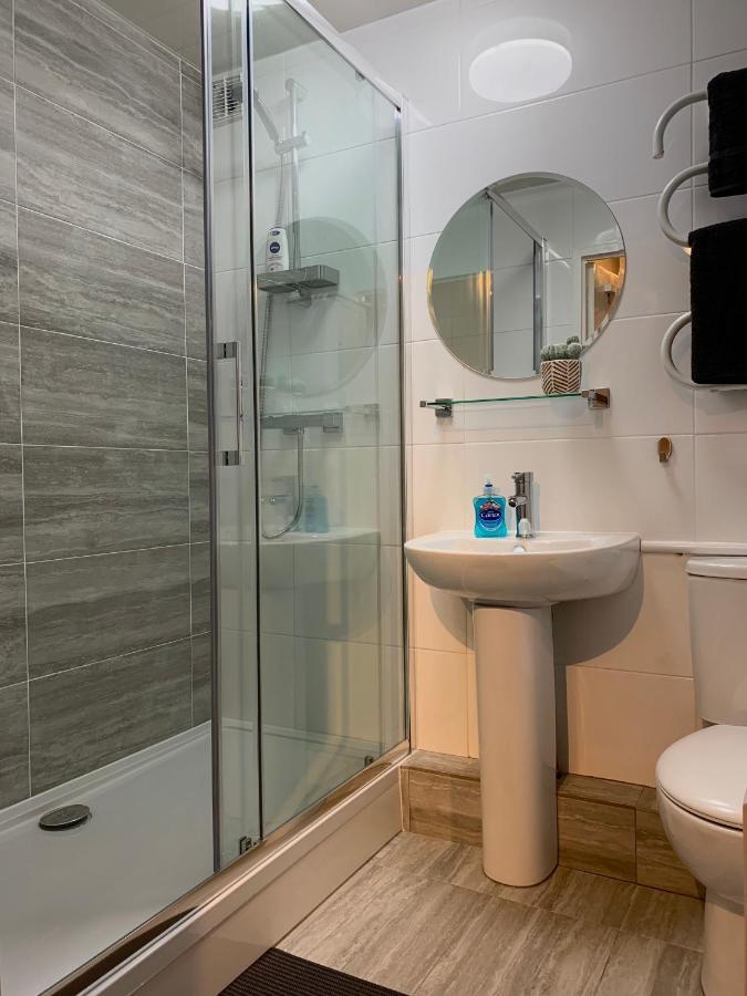 Serviced One-bedroom Southmead Hospital Mod Airbus Apartment Bristol